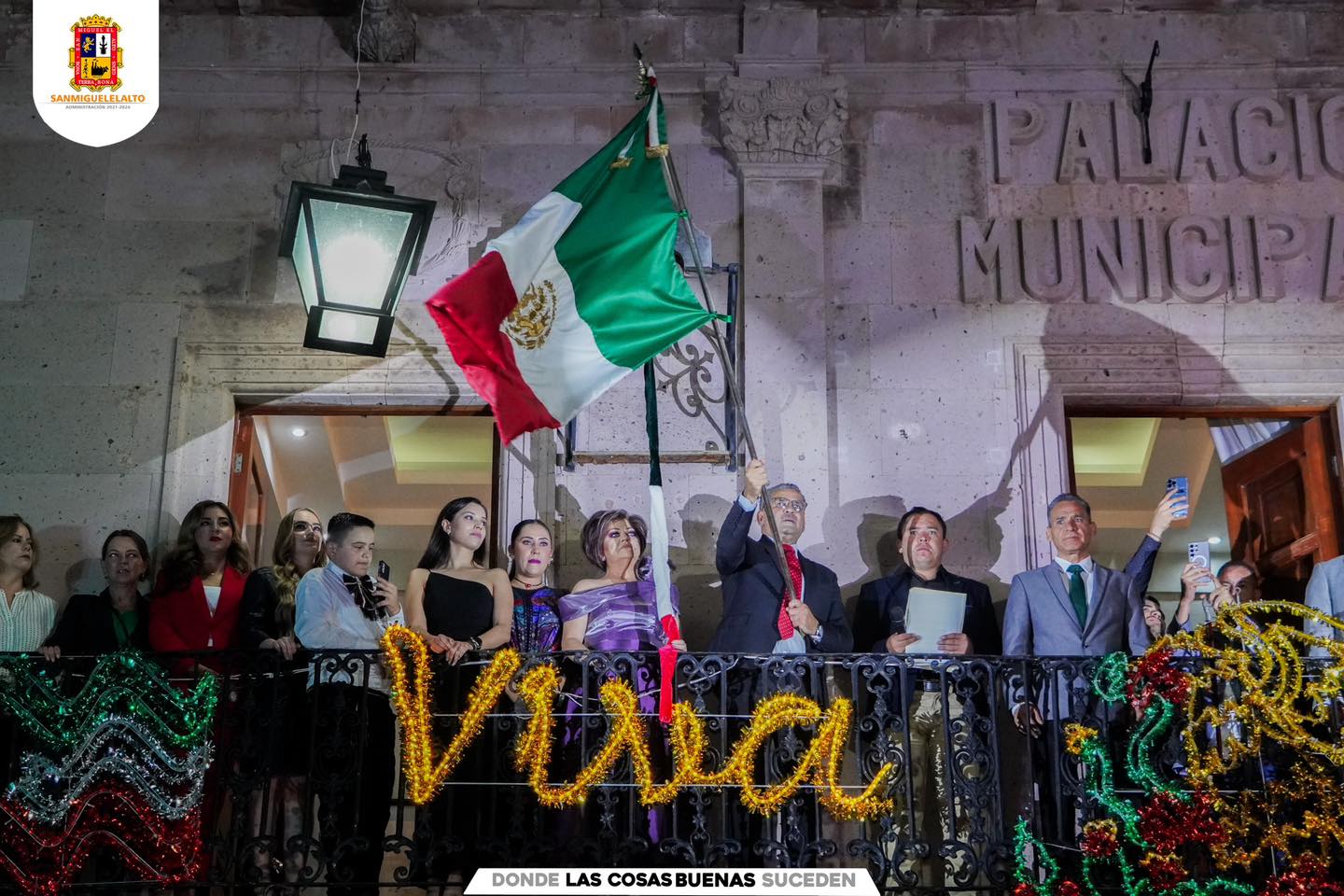 Grito de Independencia por parte del presidente municipal el Dr. Luis Alfonso Na…