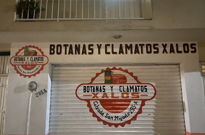 Botanas y Clamatos Xalos