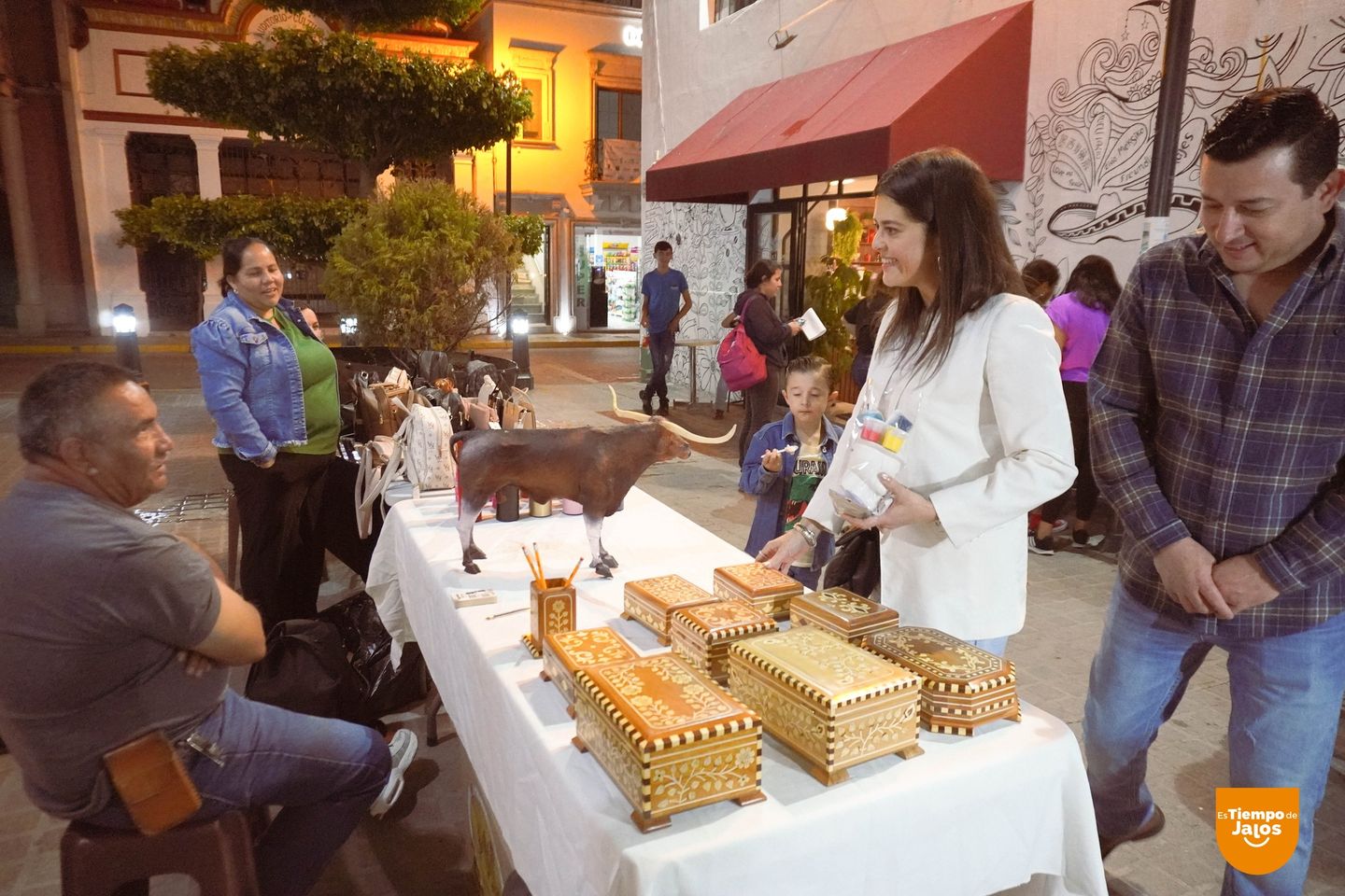 ¡Sabores, Artesanía y Cultura te esperan cada mes en la Peatonal Ramón Corona!

…