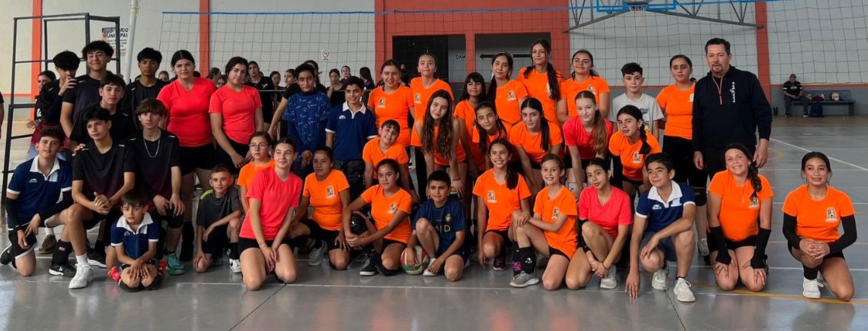 La escuela municipal de voleibol CRISTEROS tuvo su primer participación en esta …