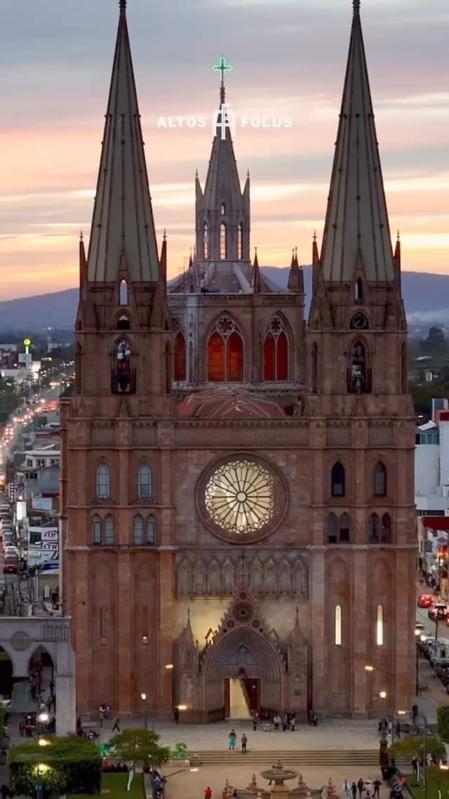 Templo Neogótico de San José Obrero en Arandas, Altos de Jalisco. 
 Con 66 mts d…